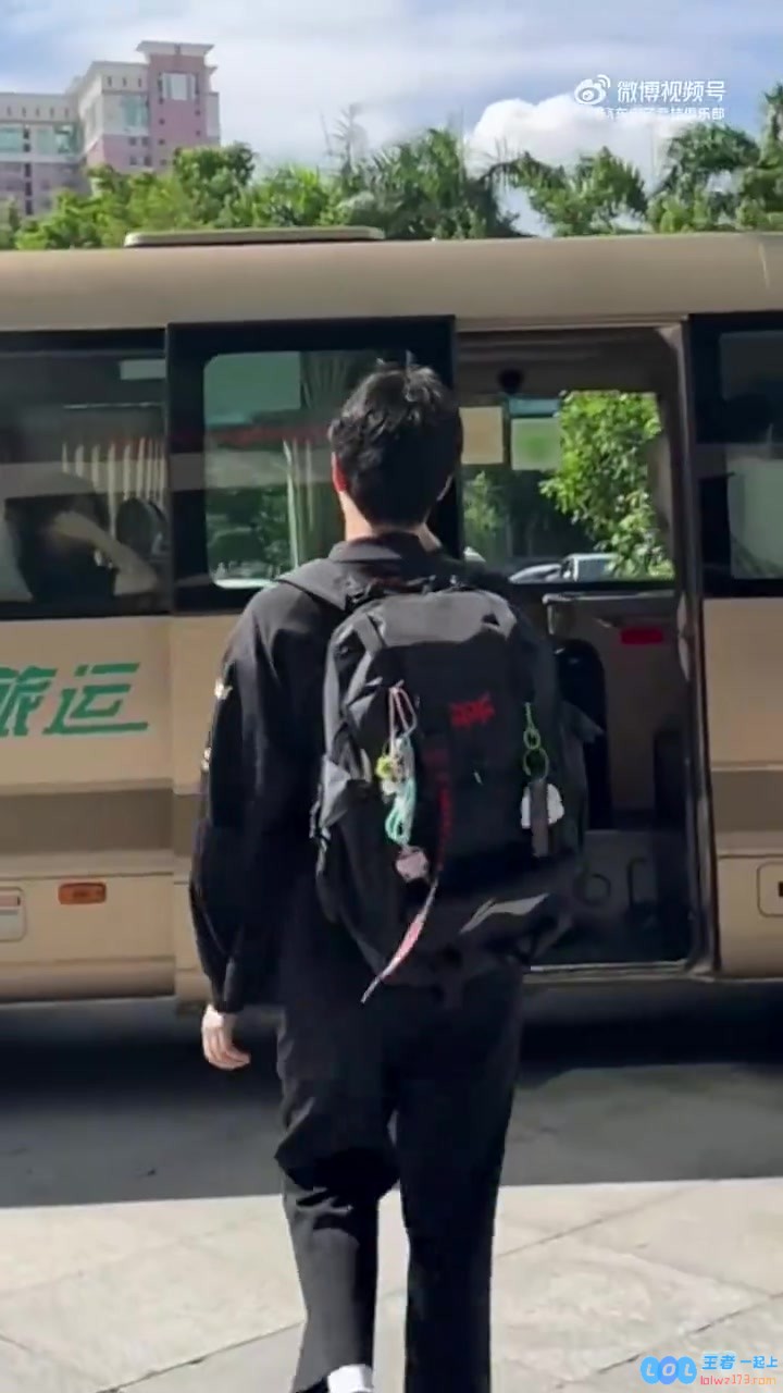 JDG发布资格赛Day1赛前视频：晴空万里，今天比赛加油！