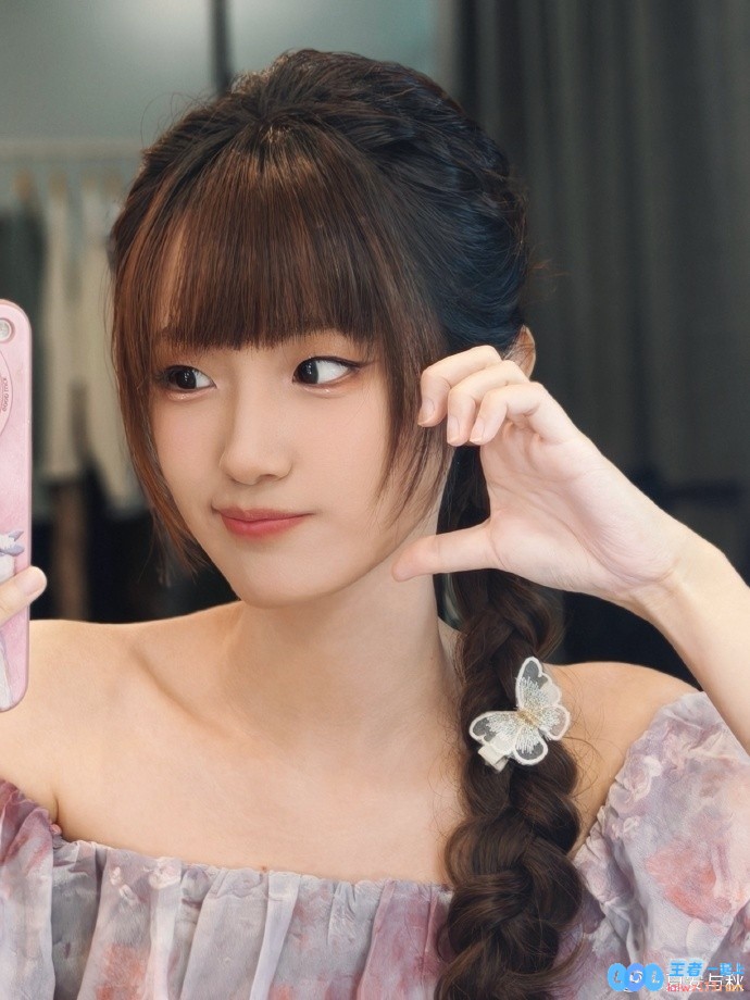 夏安分享自拍照：今天是紫色小福蝶❤，与春日共舞的梦幻时光