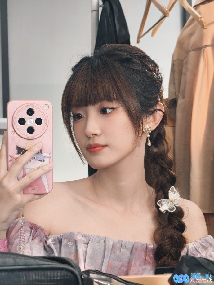 夏安分享自拍照：今天是紫色小福蝶❤，与春日共舞的梦幻时光