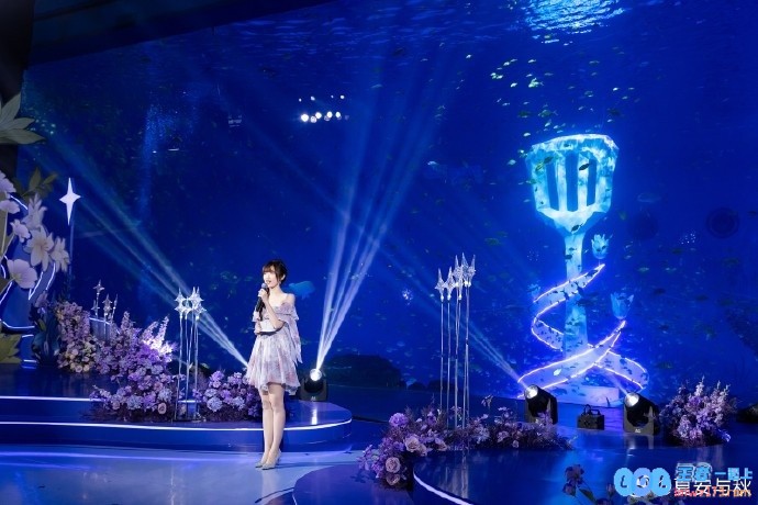 夏安分享自拍照：今天是紫色小福蝶❤，与春日共舞的梦幻时光