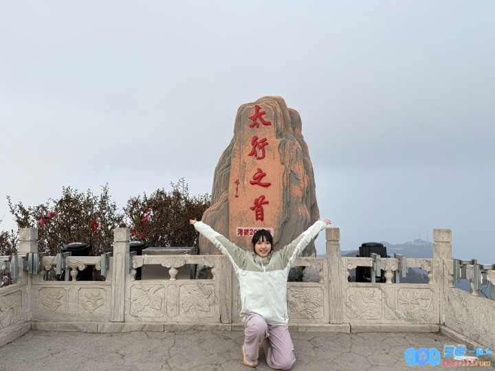 互动女主持人周敢敢分享旅游爬山自拍：很累但很有收获⛰️，体会自然与人生的真谛