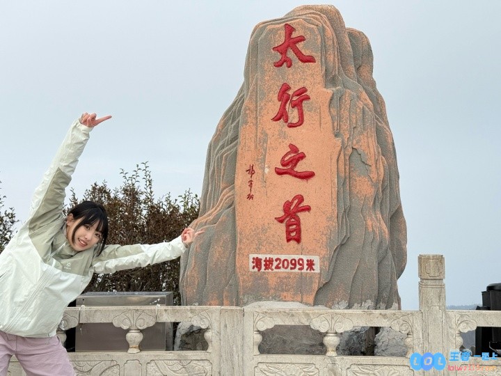 互动女主持人周敢敢分享旅游爬山自拍：很累但很有收获⛰️，体会自然与人生的真谛