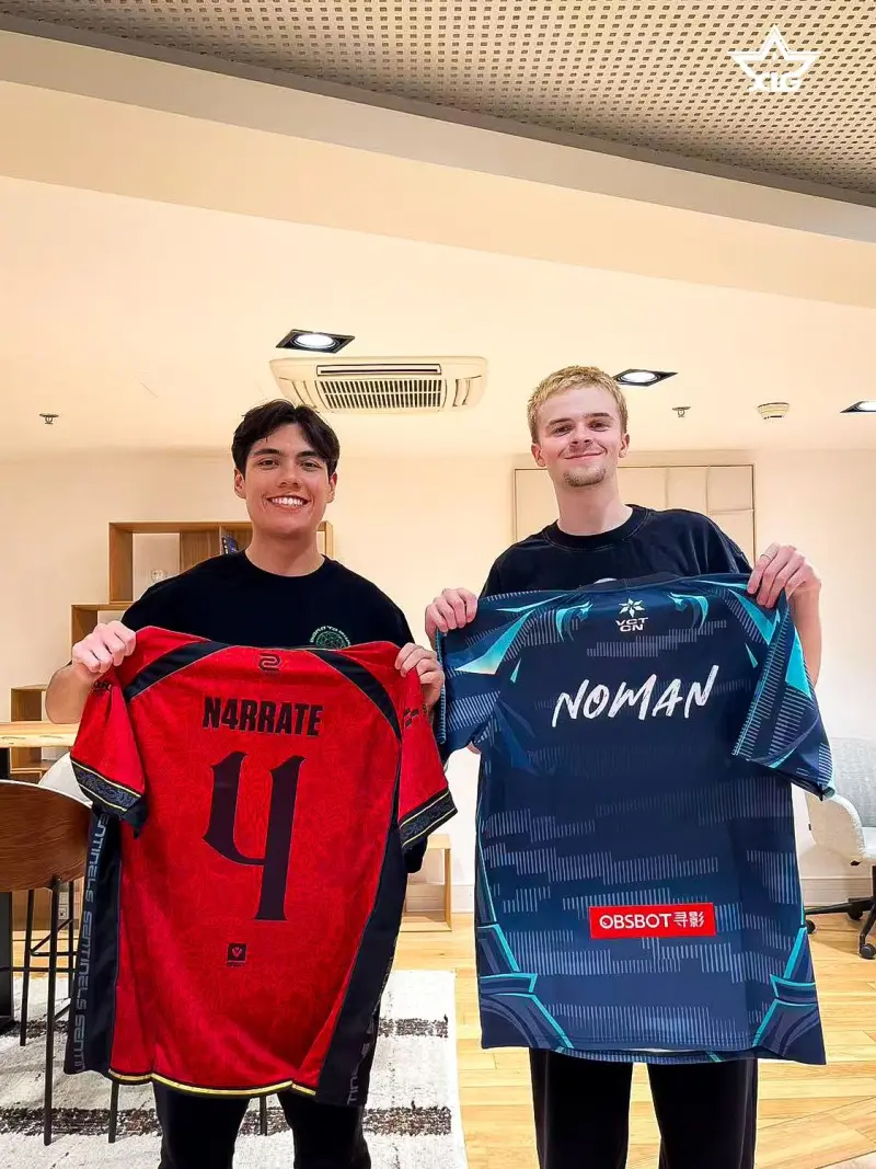 XLG晒与SEN交换队服照：是赛场上的劲敌，亦是赛场下的益友