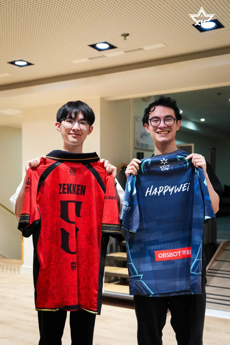 XLG晒与SEN交换队服照：是赛场上的劲敌，亦是赛场下的益友