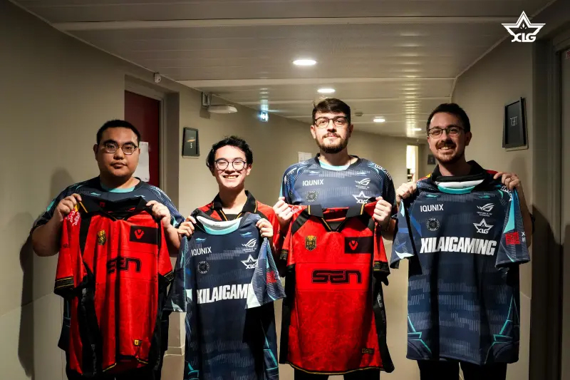 XLG晒与SEN交换队服照：是赛场上的劲敌，亦是赛场下的益友