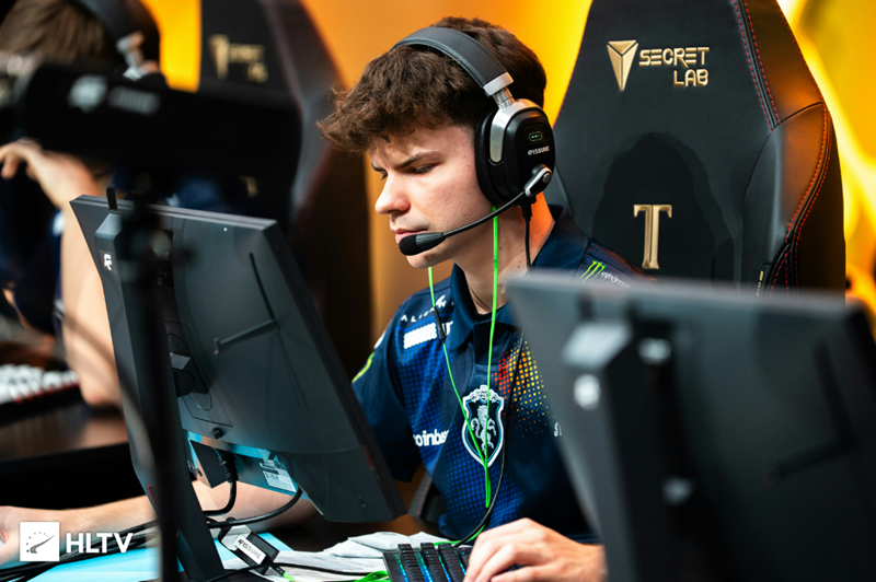 siuhy：或许是线下赛最累的一天，EliGE和Twistzz完全不同