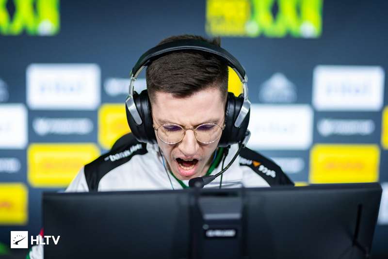 kyxsan：我们明确让m0NESY知道，他依然拥有从前那样的自由